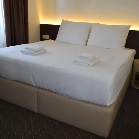 Nobel West Hotel 4*
