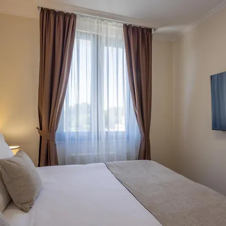 Nobel West Hotel